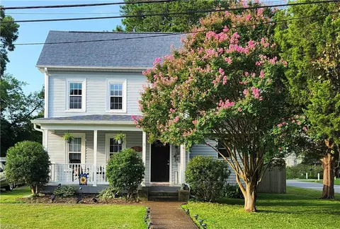 5 Edgewater Rd, Hampton, VA 23664