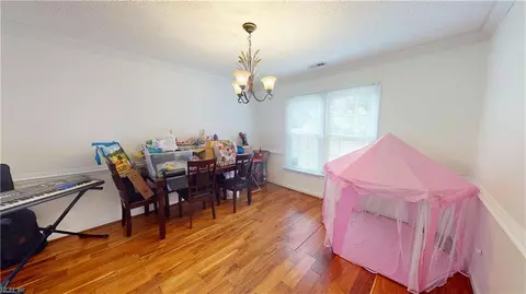 Entry Way - 3 Stephen Conway Ct, Hampton, VA 23666 photo 4 of 6