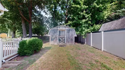 Exterior - 3 Stephen Conway Ct, Hampton, VA 23666 photo 5 of 9
