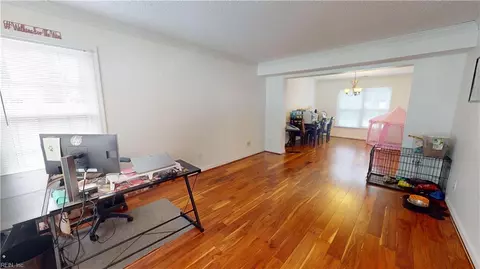 Entry Way - 3 Stephen Conway Ct, Hampton, VA 23666 photo 3 of 6