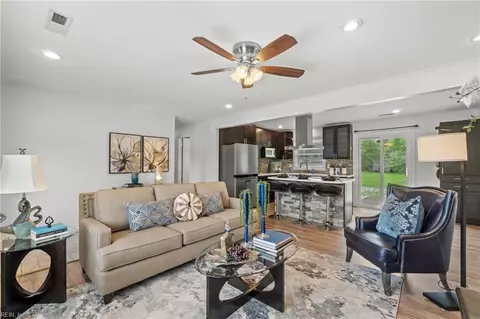 5 Brent Cres, Portsmouth, VA 23703