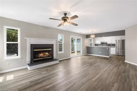 711 Gemstone Ln, Virginia Beach, VA 23462
