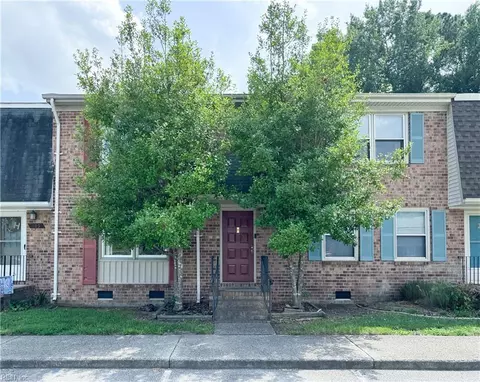 107 Charles Parish Dr, Poquoson, VA 23662