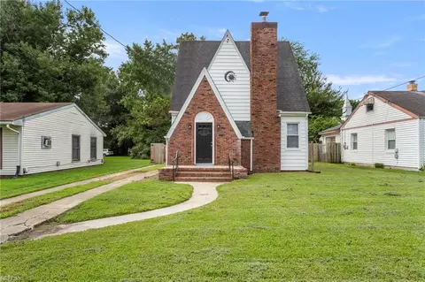 121 Charles Ave, Portsmouth, VA 23702