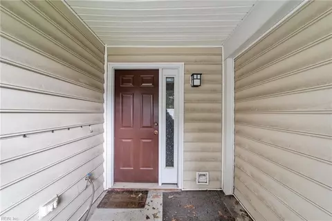 1019 Hollymeade Cir, Newport News, VA 23602