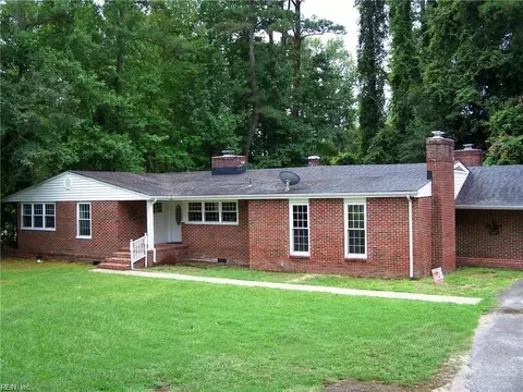 205 Robinhood Rd, Franklin, VA 23851