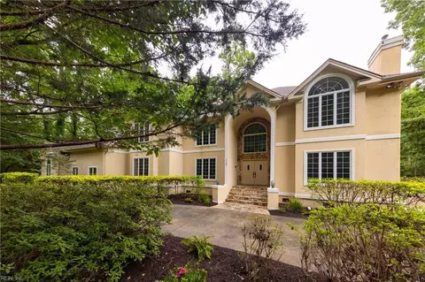 1008 Crabbers Cove Ln, Virginia Beach, VA 23452