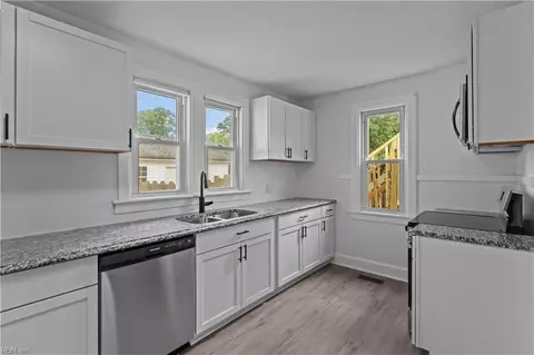 Entry Way - 1074 Norview Ave, Norfolk, VA 23513 photo 1 of 3