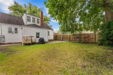 Exterior - 1074 Norview Ave, Norfolk, VA 23513 photo 3 of 4
