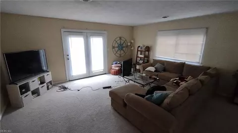 63 Shoe Ln Newport News VA 23606 12 Photos Movoto