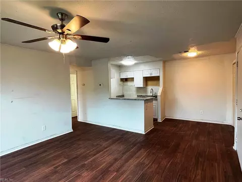 33 Haverford Ct #2, Hampton, VA 23666 photo 3
