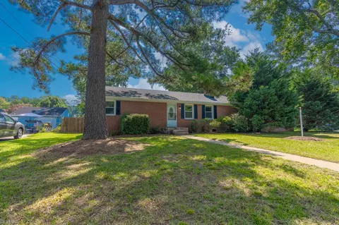 2817 Meadow Dr, Chesapeake, VA 23321