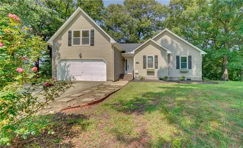6 Compass Ct, Portsmouth, VA 23703