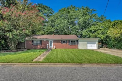 11 Brookfield Dr, Hampton, VA 23666
