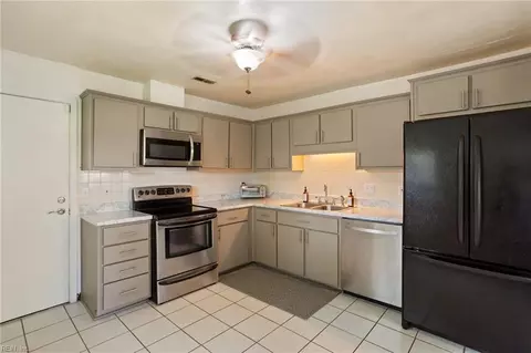 612 Maxwood Ct, Virginia Beach, VA 23462