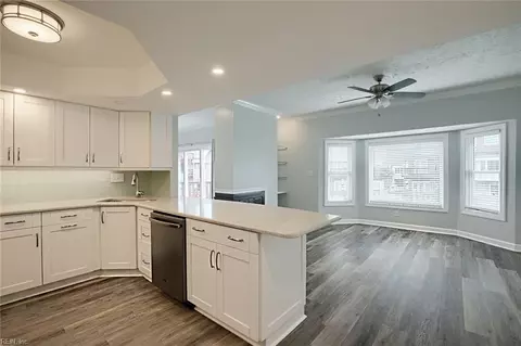 7 Mainsail Dr #1, Hampton, VA 23664 photo 2