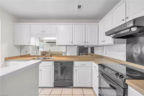 5083 Cypress Point Cir, Virginia Beach, VA 23455