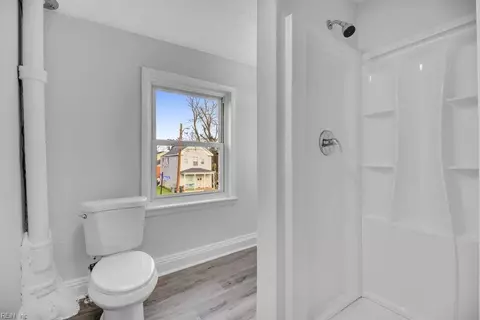 Bath - 525 Wine St, Hampton, VA 23669 photo 1 of 3