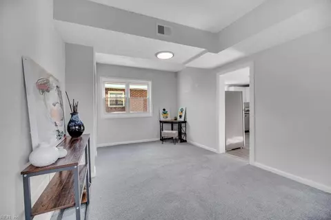 Entry Way - 525 Wine St, Hampton, VA 23669 photo 3 of 5