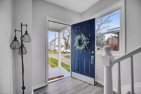 Entry Way - 525 Wine St, Hampton, VA 23669 photo 5 of 5