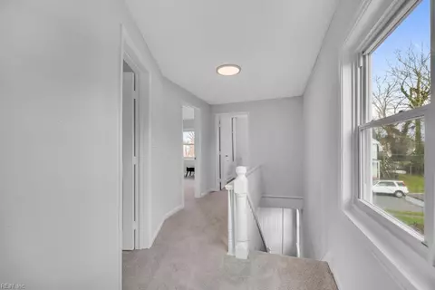 Entry Way - 525 Wine St, Hampton, VA 23669 photo 4 of 5
