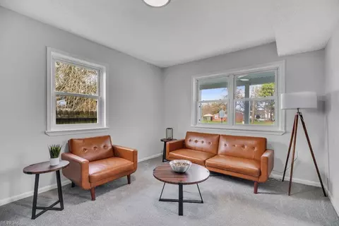 Living - 525 Wine St, Hampton, VA 23669 photo 2 of 2