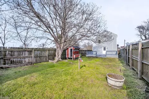 Exterior - 525 Wine St, Hampton, VA 23669 photo 2 of 4