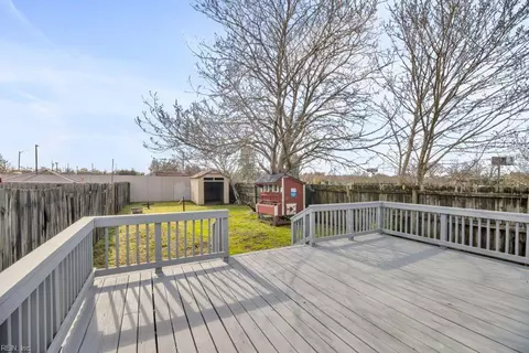 Exterior - 525 Wine St, Hampton, VA 23669 photo 3 of 4