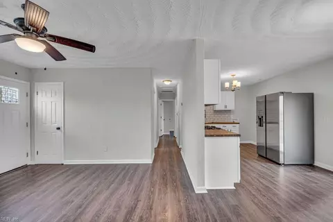 Entry Way - 1810 Darville Dr, Hampton, VA 23663 photo 3 of 5