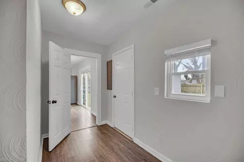 Entry Way - 1810 Darville Dr, Hampton, VA 23663 photo 5 of 5