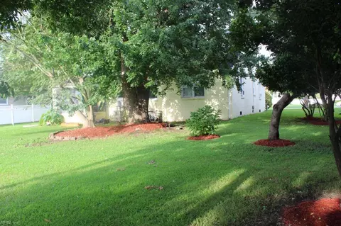 Exterior - 21 Myrtle St, Hampton, VA 23669 photo 6 of 8