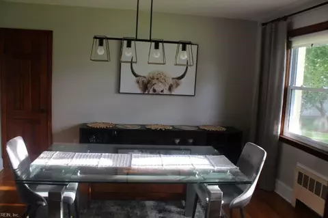 Dining - 21 Myrtle St, Hampton, VA 23669 photo 1 of 1