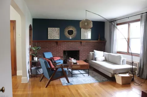Living - 21 Myrtle St, Hampton, VA 23669 photo 1 of 1