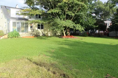 Exterior - 21 Myrtle St, Hampton, VA 23669 photo 4 of 8