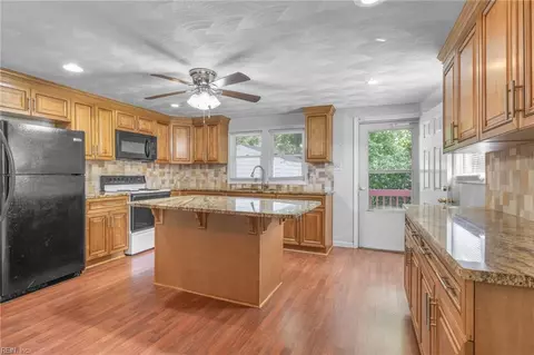 1023 Blythewood Ln, Suffolk, VA 23434