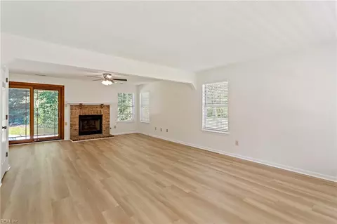 Living - 1104 Cherrytree Ln, Chesapeake, VA 23320 photo 2 of 5