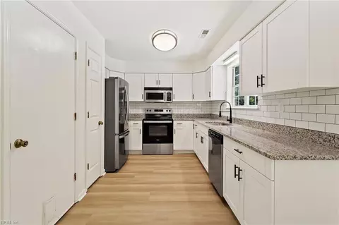 Kitchen - 1104 Cherrytree Ln, Chesapeake, VA 23320 photo 1 of 2