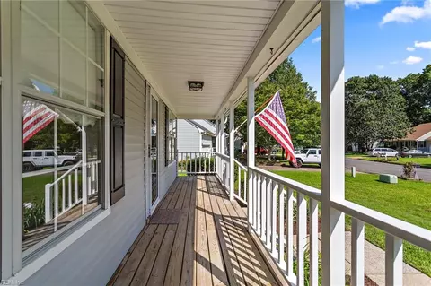 Exterior - 1104 Cherrytree Ln, Chesapeake, VA 23320 photo 7 of 7
