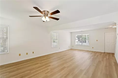Living - 1104 Cherrytree Ln, Chesapeake, VA 23320 photo 3 of 5