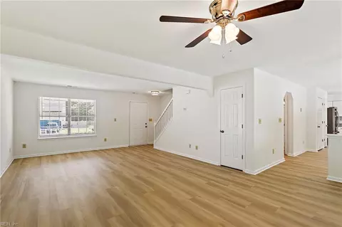 Living - 1104 Cherrytree Ln, Chesapeake, VA 23320 photo 4 of 5