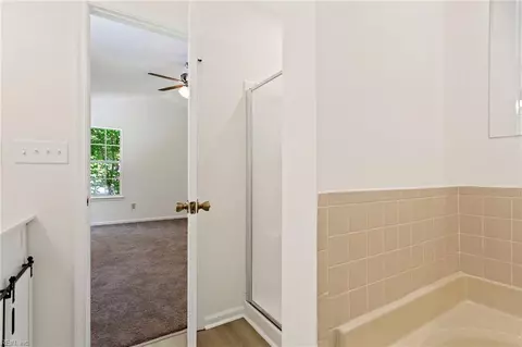 Bath - 1104 Cherrytree Ln, Chesapeake, VA 23320 photo 2 of 4