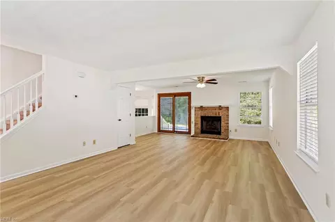 Living - 1104 Cherrytree Ln, Chesapeake, VA 23320 photo 1 of 5