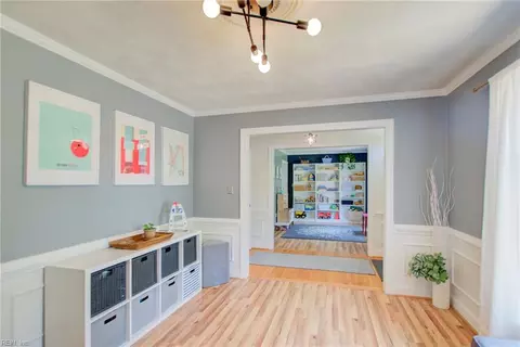 Entry Way - 709 Elderberry Ct, Chesapeake, VA 23320 photo 2 of 3
