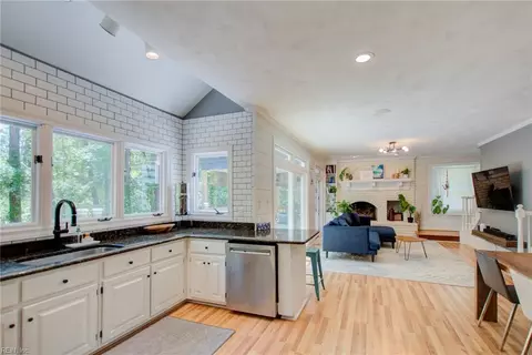 Kitchen - 709 Elderberry Ct, Chesapeake, VA 23320 photo 5 of 6