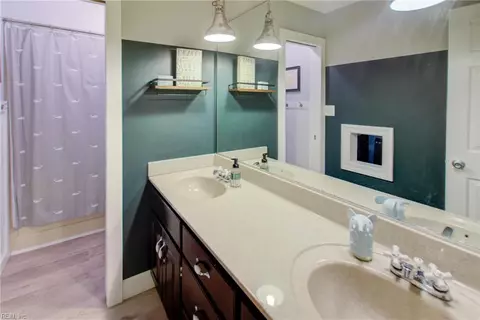 Bath - 709 Elderberry Ct, Chesapeake, VA 23320 photo 2 of 7