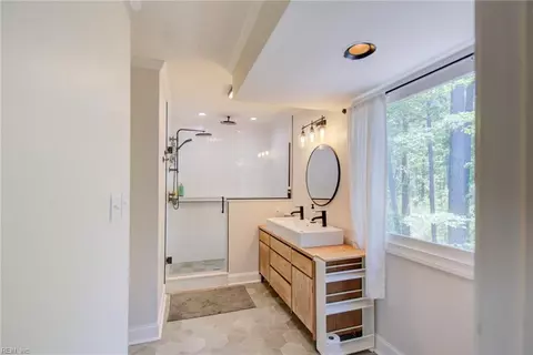 Bath - 709 Elderberry Ct, Chesapeake, VA 23320 photo 5 of 7