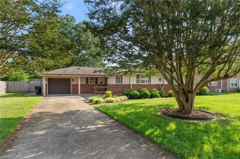22 Roberta Dr, Hampton, VA 23666