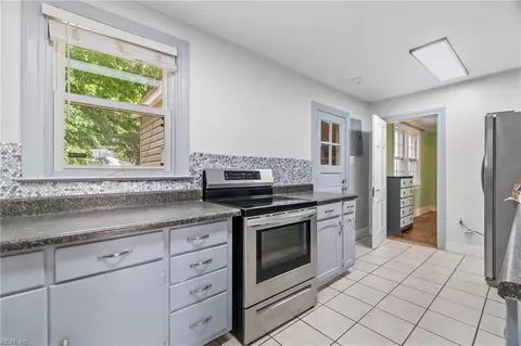 Kitchen - 70 S Boxwood St, Hampton, VA 23669 photo 3 of 3