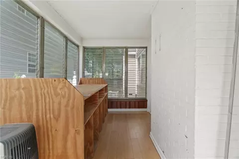 Exterior - 70 S Boxwood St, Hampton, VA 23669 photo 5 of 10