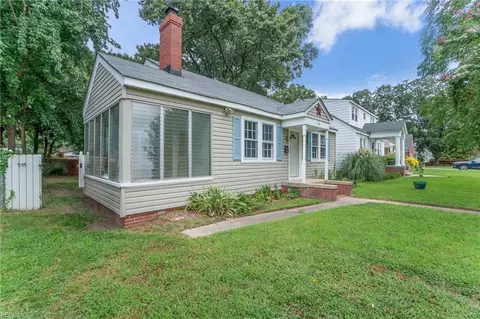 Exterior - 70 S Boxwood St, Hampton, VA 23669 photo 2 of 10